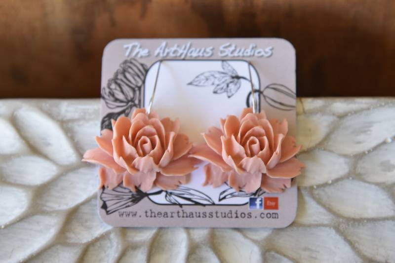 Rosa Rose Ohrringe, Pfirsich Und Silber Rosa Blumenohrringe, Hochzeitsschmuck, Geschenke Für Sie, Boho Lotus Blume Rosa Rose Ohrringe, Pfirsich Und Silber Rosa Blumenohrringe, Hochzeitsschmuck, Geschenke Für Sie, Boho Lotus Blume von TheArtHausStudios