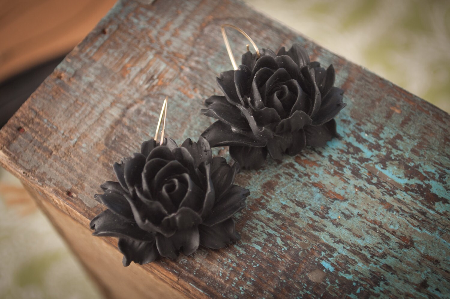 Schwarze Rose Ohrringe, Kohle Schwarze Lotus Schwarz Und Silber Hochzeitsschmuck, Geschenke Für Sie, Blume Schwarze Rose Ohrringe, Kohle Schwarze Lotus Schwarz Und Silber Hochzeitsschmuck, Geschenke Für Sie, Blume von TheArtHausStudios