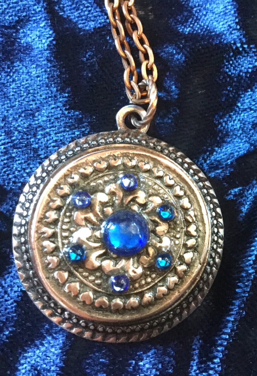 C39 Anhänger in Komplizierten Herzen Und Blumenmuster, Perfektes Geschenk, Swarovski-Kristall, Seide Schnur Halskette C39 Anhänger in Komplizierten Herzen Und Blumenmuster, Perfektes Geschenk, Swarovski-Kristall, Seide Schnur Halskette von TheArtisanAlchemist