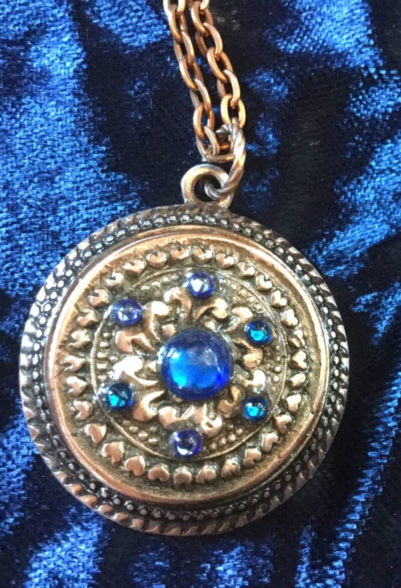 C39 Anhänger in Komplizierten Herzen Und Blumenmuster, Perfektes Geschenk, Swarovski-Kristall, Seide Schnur Halskette C39 Anhänger in Komplizierten Herzen Und Blumenmuster, Perfektes Geschenk, Swarovski-Kristall, Seide Schnur Halskette von TheArtisanAlchemist