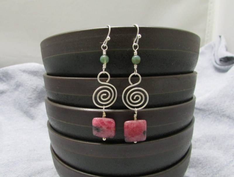 Rosa Und Grünen Jaspis Swirl Ohrringe Rosa Und Grünen Jaspis Swirl Ohrringe von TheArtisanBeehive