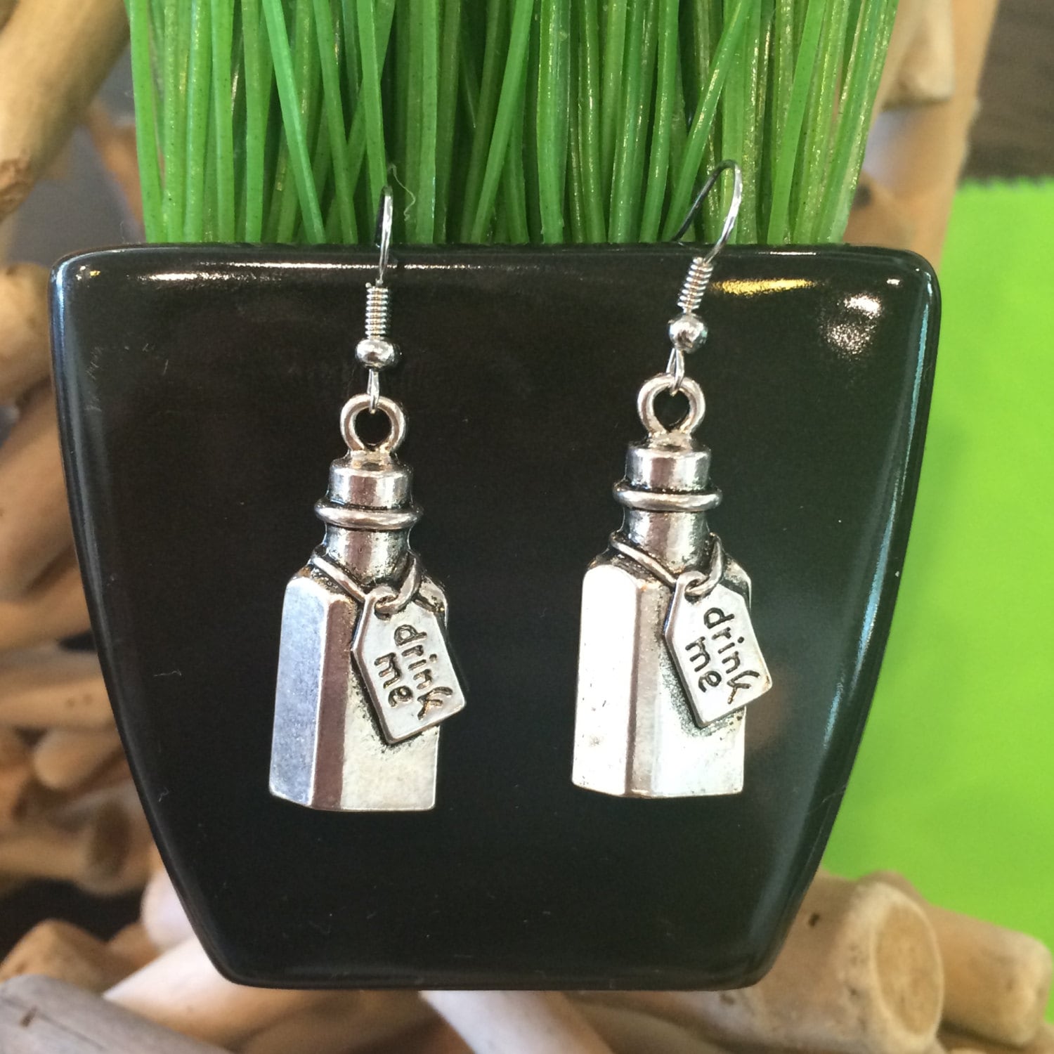 Alice Im Wunderland Ohrringe, Drink Me Wunderland, Trink Mich, "Drink Me" von TheArtisticDabbler