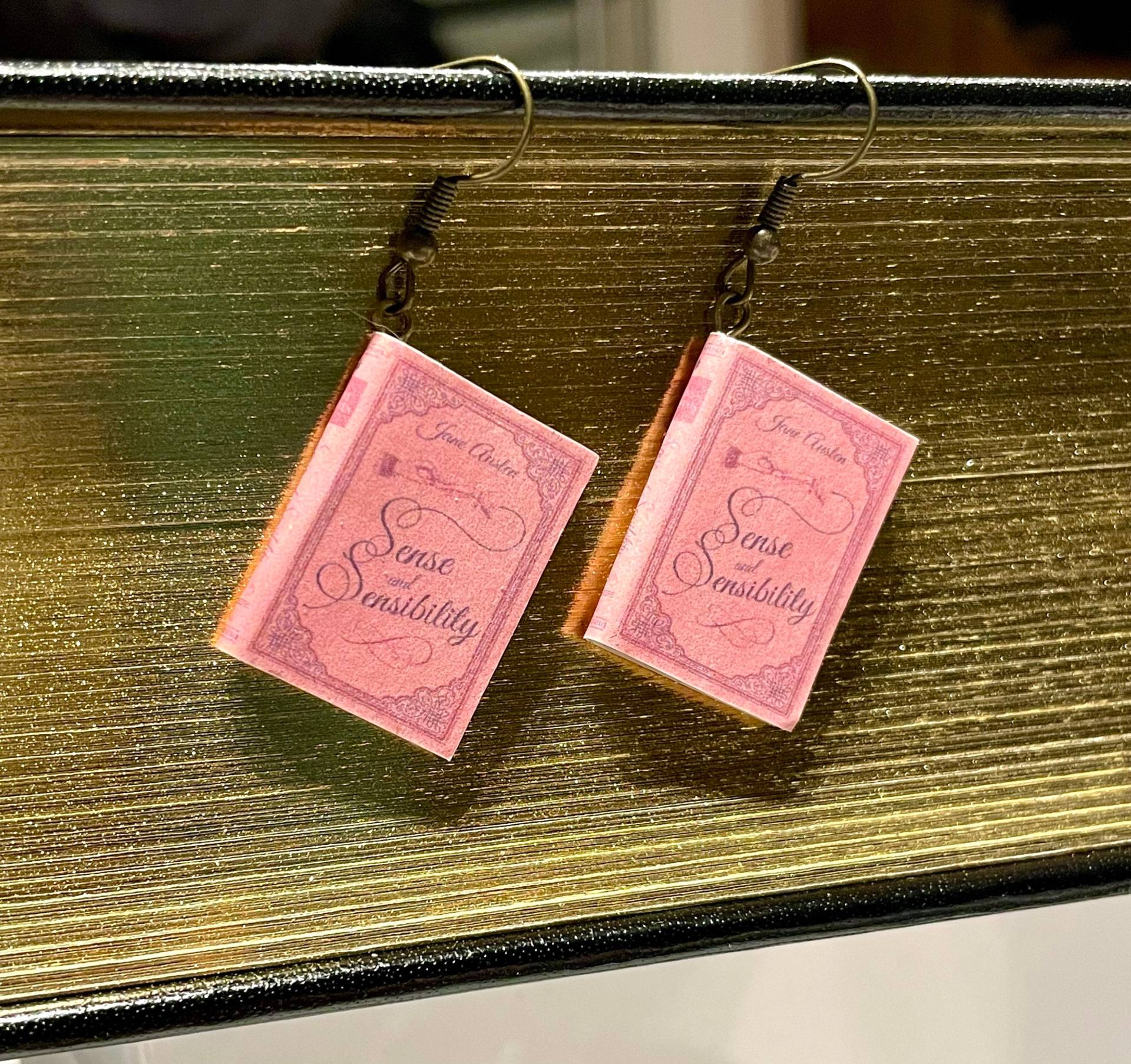 Buch Ohrringe, Sinn Und Sensibilität, Sensibilität Jane Austen, Austen Charm Ohrringe von TheArtisticDabbler