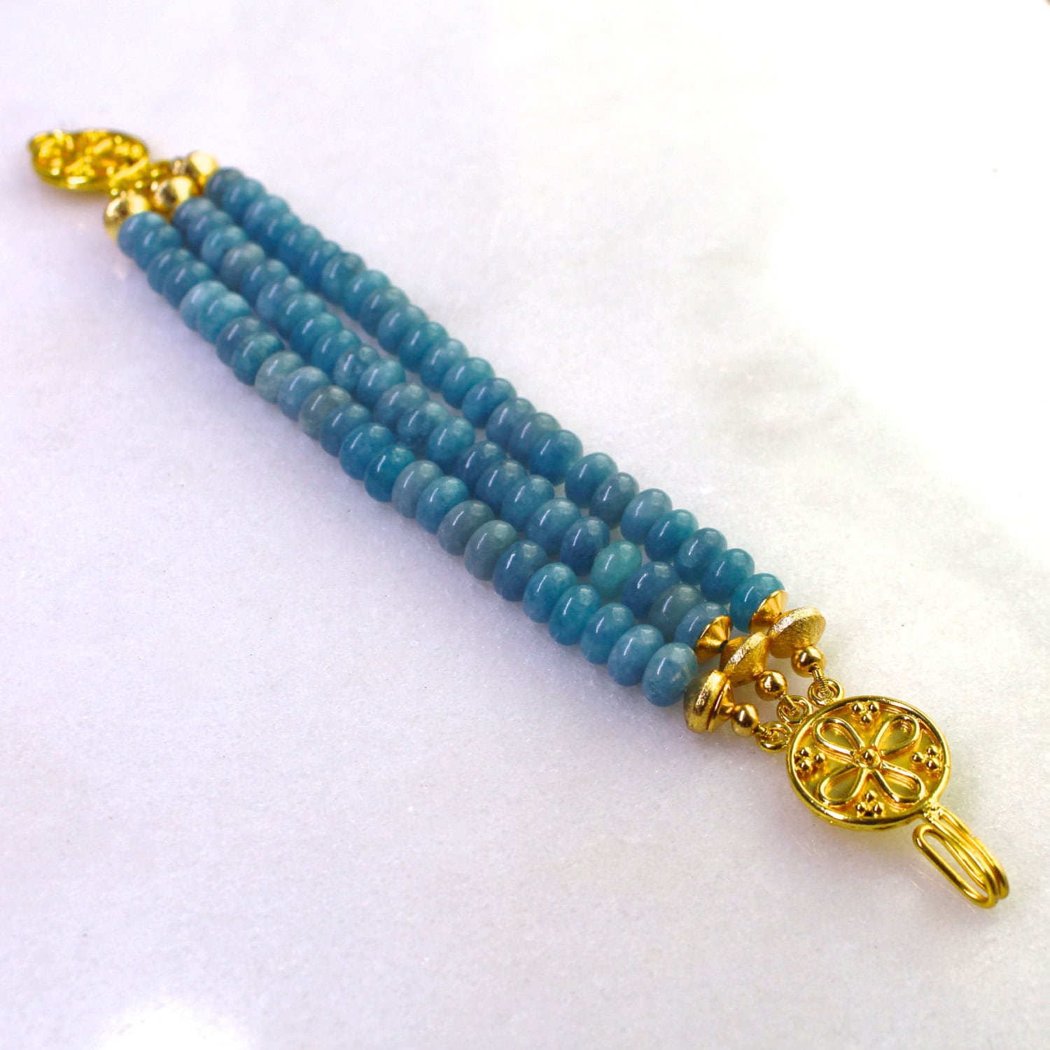 Blaues Aquamarin Armband, Multi Strang Gold 24K Vermeil Blaues Aquamarin Armband, Multi Strang Gold 24K Vermeil von TheAtelier