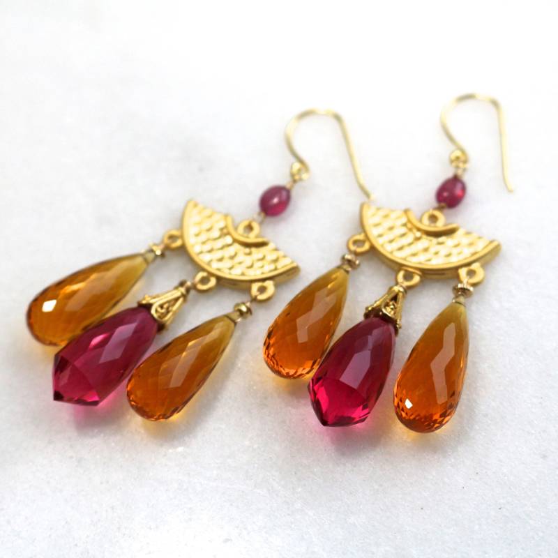 Bold Orange Und Magenta Quarz, Pink Saphir Kronleuchter Ohrringe in 22Kg Vermeil von TheAtelier