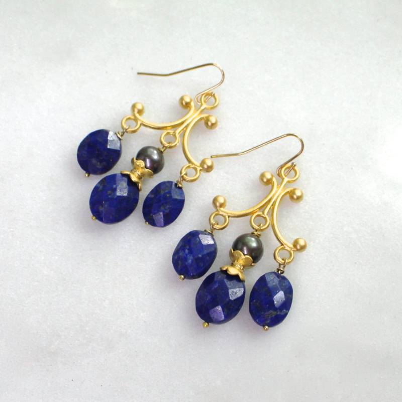 Lapis Triple Drop Chandelier Ohrringe in 22K Gold Vergoldet von TheAtelier