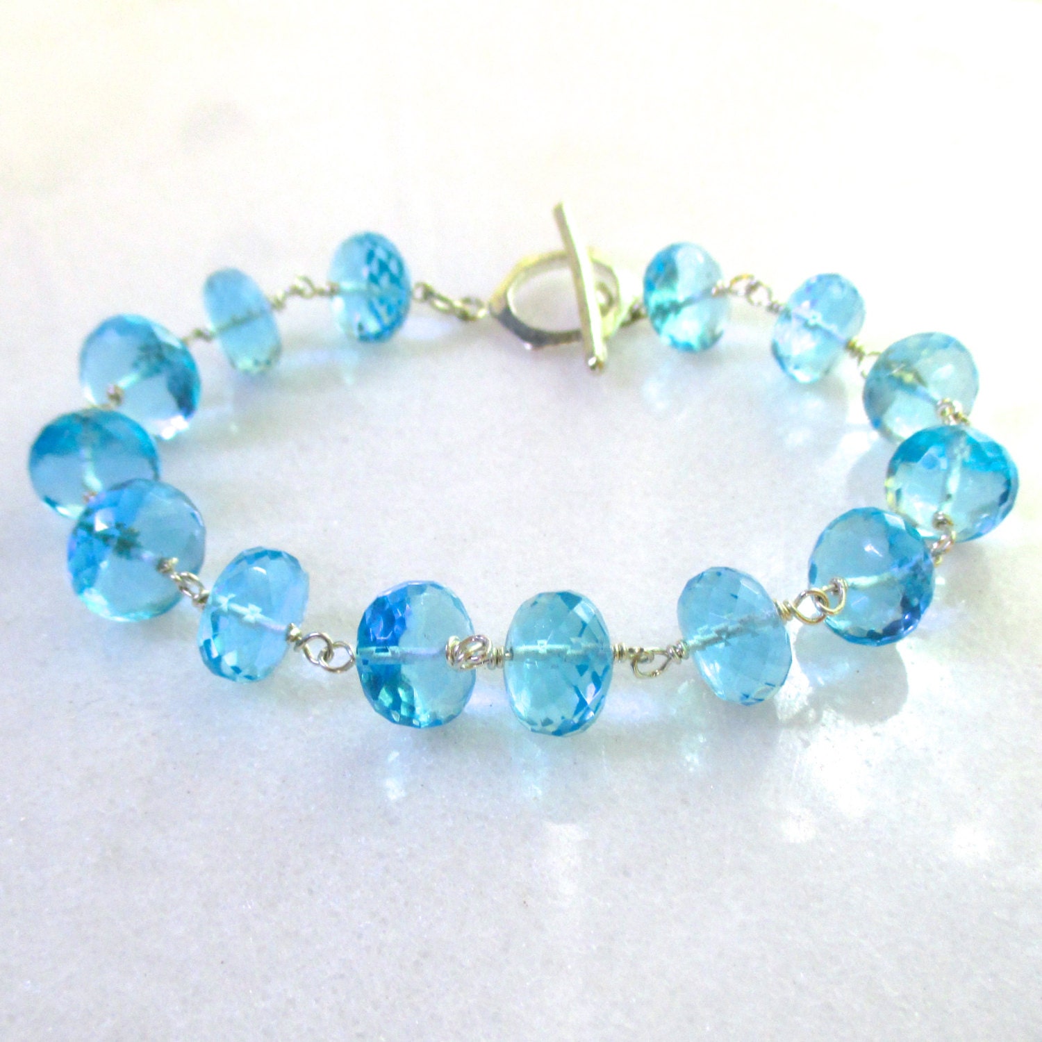 Schweizer Blautopas Armband, Verknüpftes Blaues Edelstein Armband in Sterling Silber Schweizer Blautopas Armband, Verknüpftes Blaues Edelstein Armband in Sterling Silber von TheAtelier
