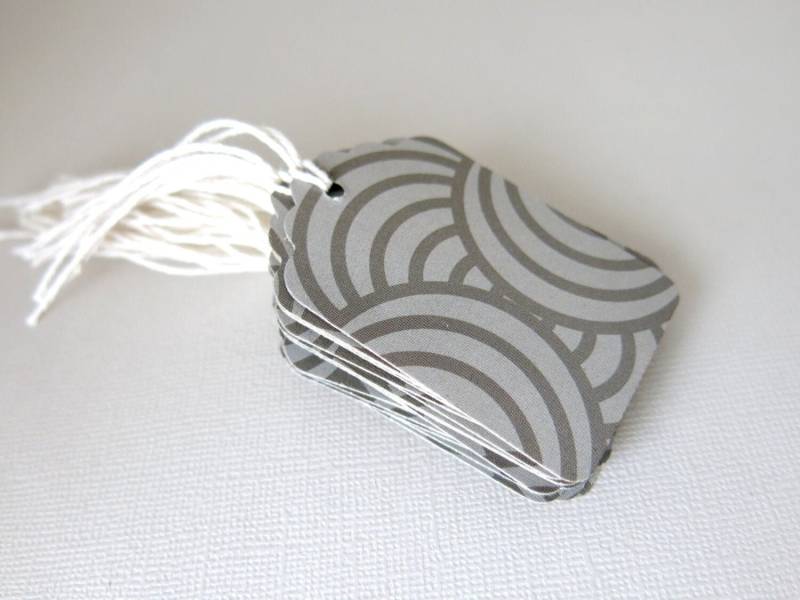 2, 25 "Grau Braun Ripple Tags Mit Bakers Twine - Packung 20 von TheAtticExchange
