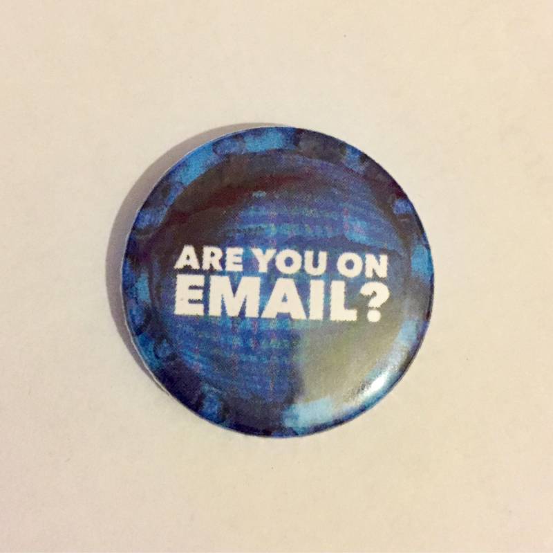 Sind Sie Auf E-Mail? Pcd 25mm Pinbadge von TheBadgeCave