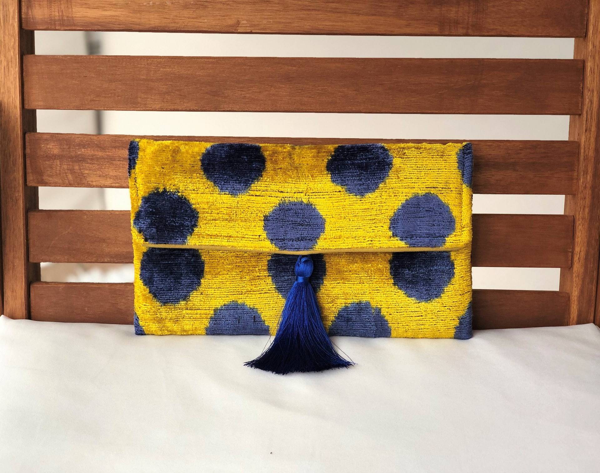 Gelbe Samt Clutch Tasche Boho Seide Ikat Abendtasche von TheBagroomCo
