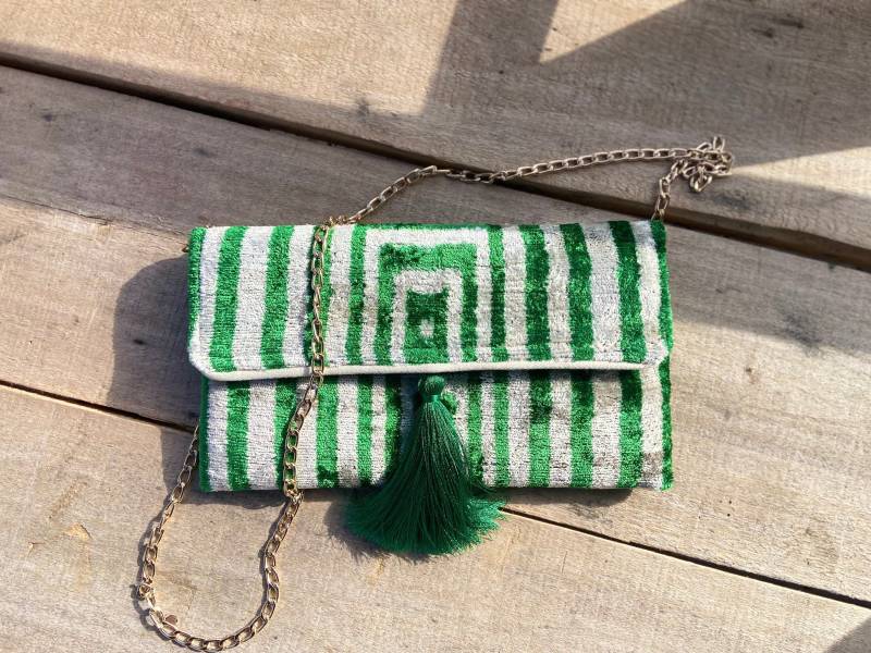 Grüne Ikat-Handtasche, Grüne Samtige Ikat-Tasche, Handgemachte Handtasche, Boho-Handtasche, Ethno-Handtasche, Boho Ikat-Handtasche von TheBagroomCo