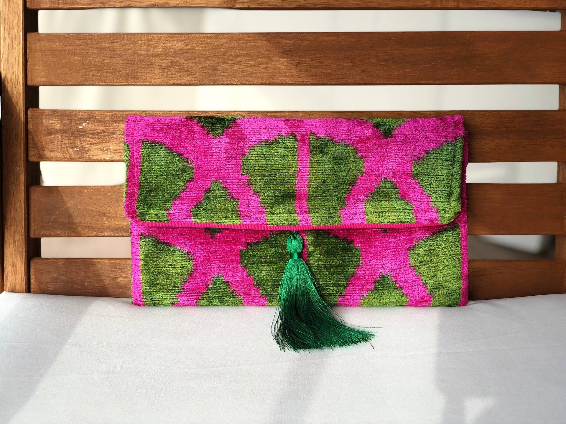 Ikat Samt Clutch Bag Grüne & Pink Seide Boho Geldbörse von TheBagroomCo