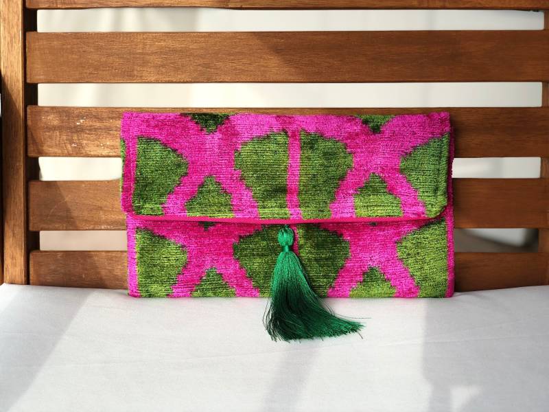 Ikat Samt Clutch Bag Grüne & Pink Seide Boho Geldbörse von TheBagroomCo