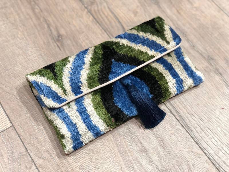 Seidensamt Ikat Clutch Bag Boho Chic Abendtasche von TheBagroomCo