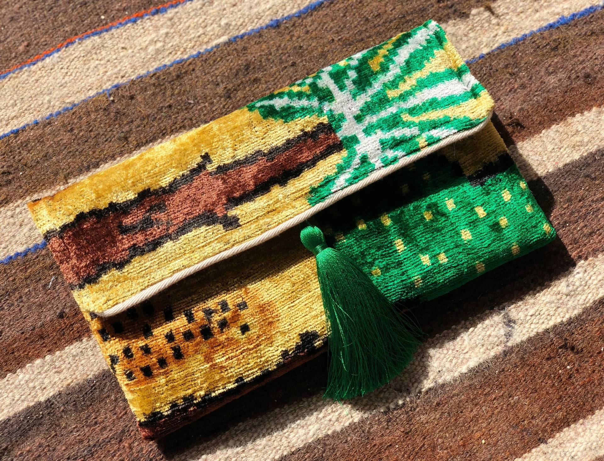 Seidensamt Ikat Clutch Bag Boho Chic Abendtasche von TheBagroomCo