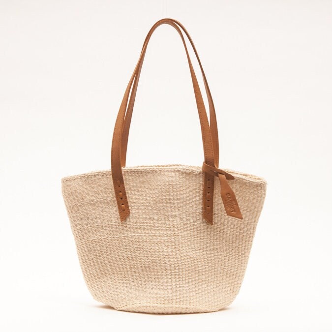 Handgewebte Natürliche Sisal-Einkaufstasche. Korb Shopper Mit Leder Griffen Handgewebte Natürliche Sisal-Einkaufstasche. Korb Shopper Mit Leder Griffen von TheBasketRoom