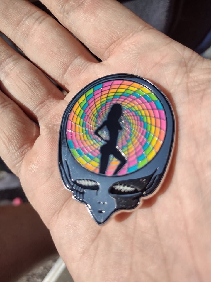 Verführen Sie Ihre Hooper Soft Emaille Regenbogen Pin von TheBazaarOG