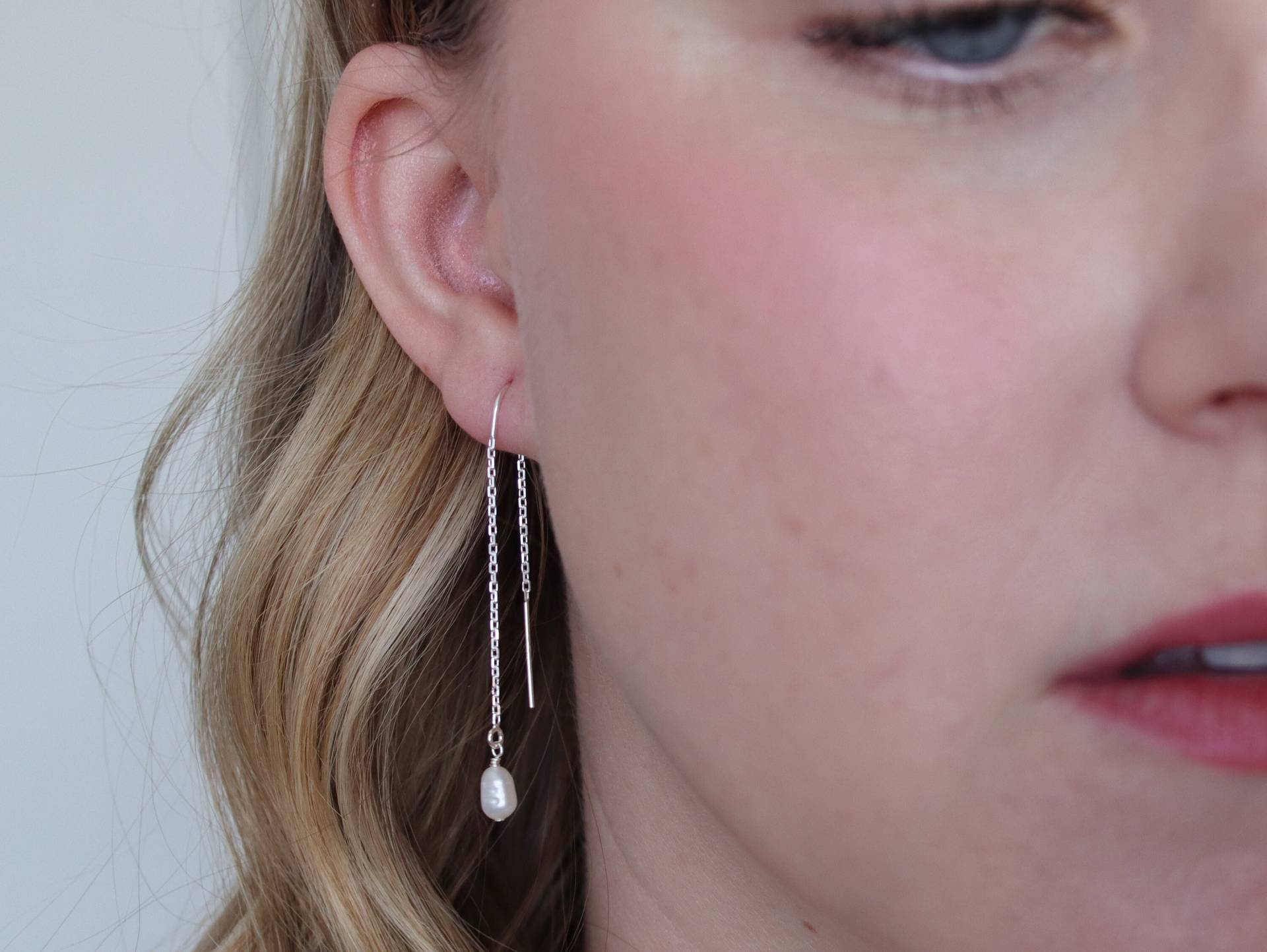 Zarte Perlen Einfädler Ohrringe, Süßwasser Perle Fädel Brautschmuck Brautjungfer Geschenk, Juni Birthstone Geschenk Für Sie Zarte Perlen Einfädler Ohrringe, Süßwasser Perle Fädel Brautschmuck Brautjungfer Geschenk, Juni Birthstone Geschenk Für Sie von TheBeaLine