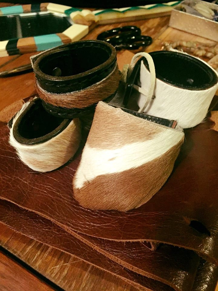 Benutzerdefinierte Rindsleder Und Leder Manschette Benutzerdefinierte Rindsleder Und Leder Manschette von TheBeadHaus1