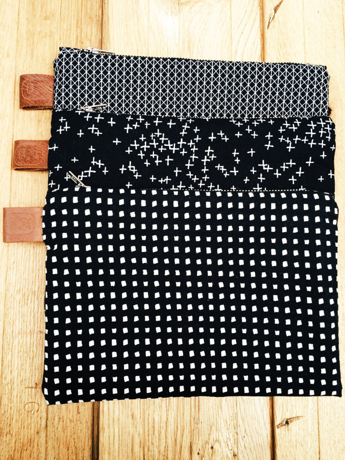 Black Betty Kollektion - Drei Einfache Baumwolle + Stahl Muster in Perfekt Dimensionierten Kupplungen Mit Metall-Reißverschluss Und Innen Gefüttert Black Betty Kollektion - Drei Einfache Baumwolle + Stahl Muster in Perfekt Dimensionierten Kupplungen Mit Metall-Reißverschluss Und Innen Gefüttert von TheBearAndLionCo