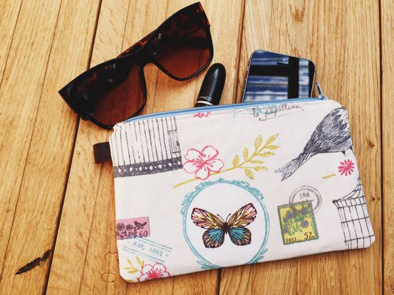 Fleur - Shabby Chic Gemusterte Clutch Tasche, Pastellfarben, Reißverschlusstasche Fleur - Shabby Chic Gemusterte Clutch Tasche, Pastellfarben, Reißverschlusstasche von TheBearAndLionCo