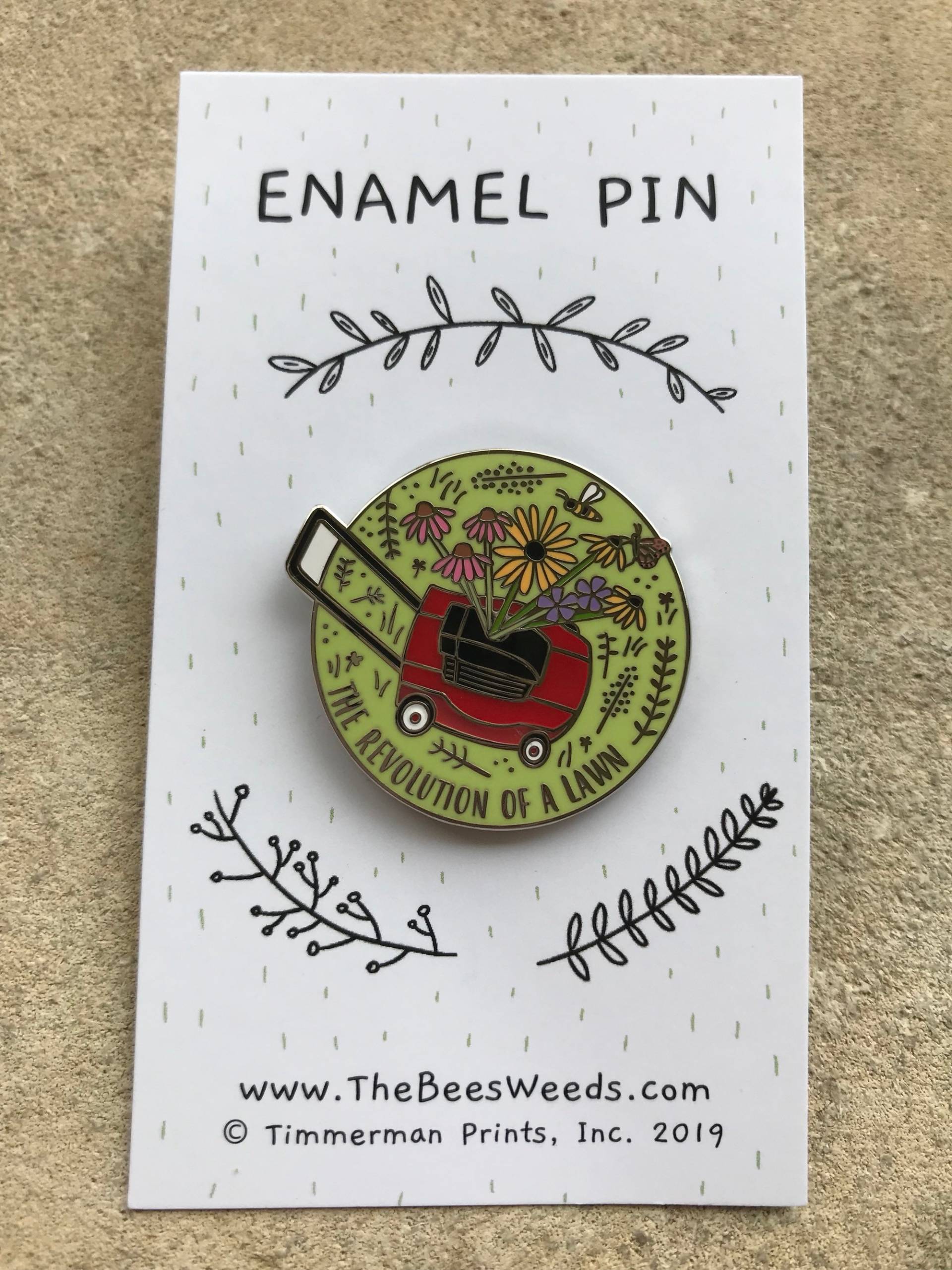 Die Revolution Eines Rasens [Rettet Die Bienen] Enamel Pin von TheBeesWeeds