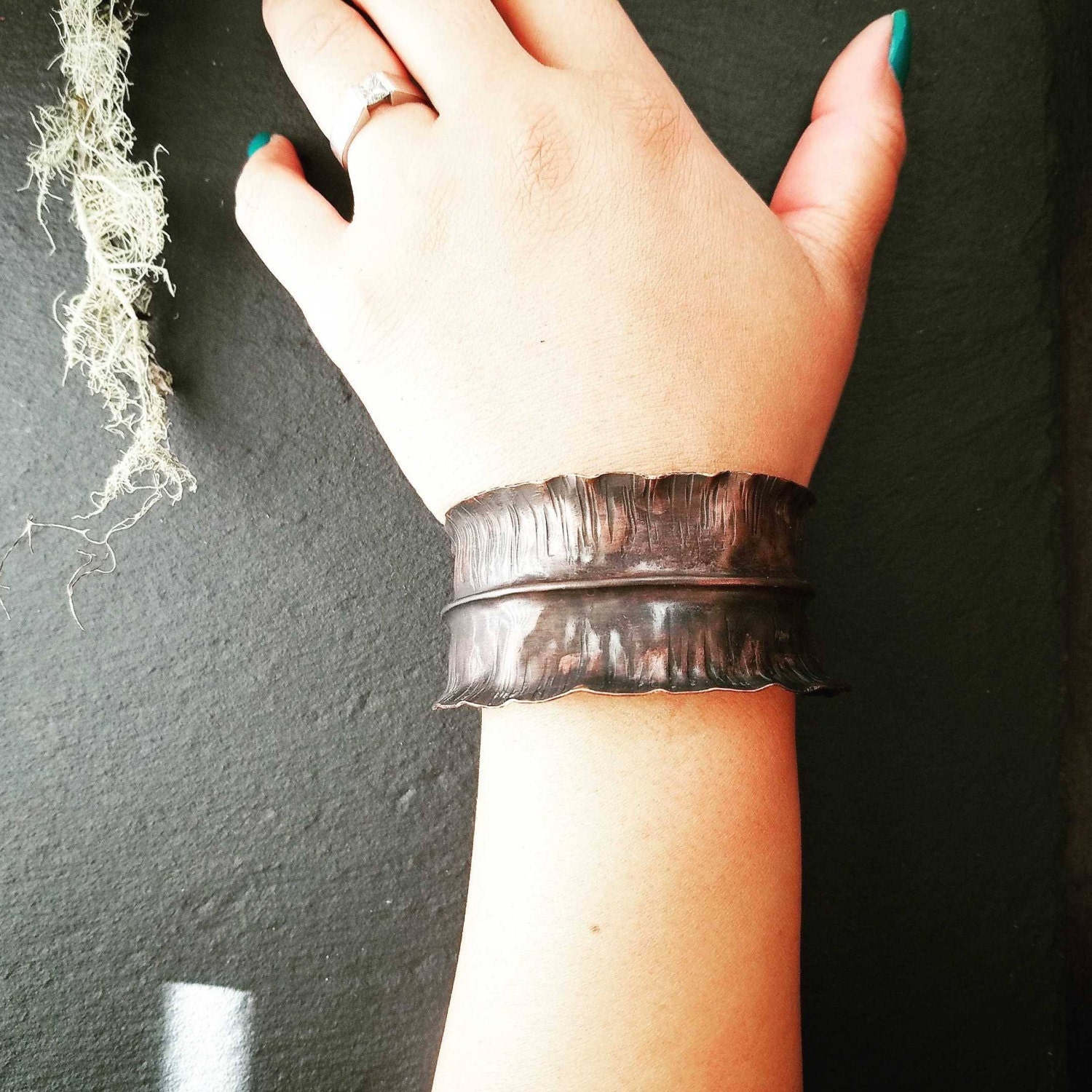 Falten Sie Form Blatt Manschette Armband, Perfekte Erklärung Stück, Großes Geschenk Für Falten Sie Form Blatt Manschette Armband, Perfekte Erklärung Stück, Großes Geschenk Für von TheBentMoon