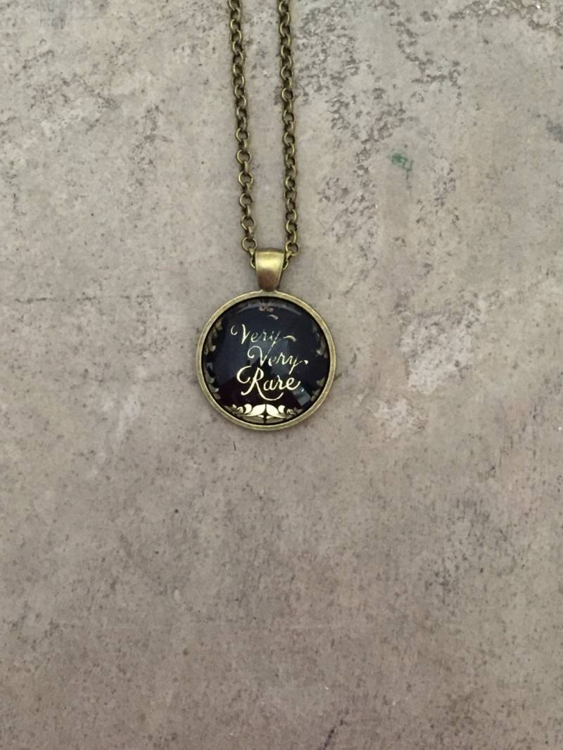 Vintage Bourbon Label Anhänger Halskette von TheBestofKentucky