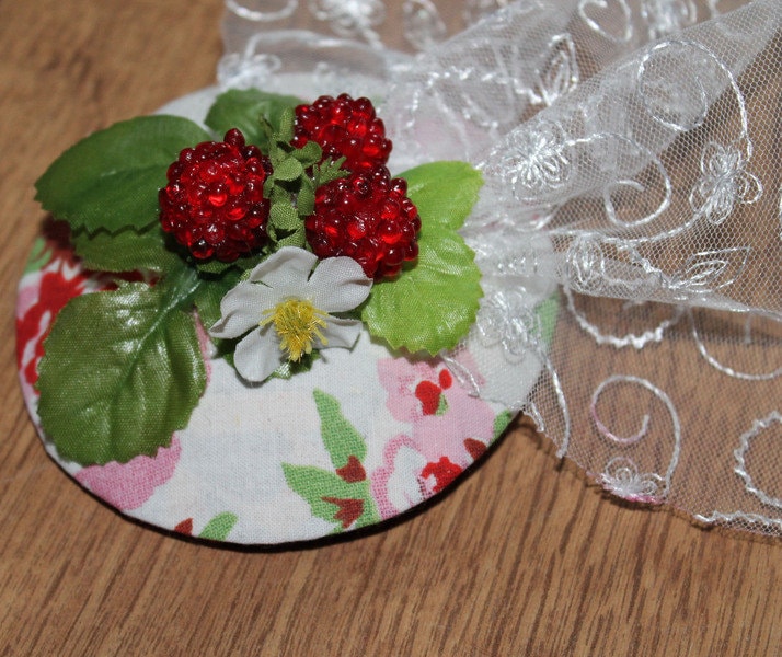 Fascinator "Raspberrydream" von TheBettyCollectionDE