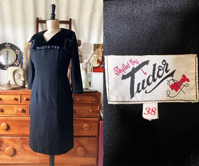 Größe 12/1950Er Jahre "styled By Tudor' Schwarzes Vampir-Kleid Aus Wolle Mit Tiefem Samt-Matrosen-Kragen von TheBlackCatVBoutique