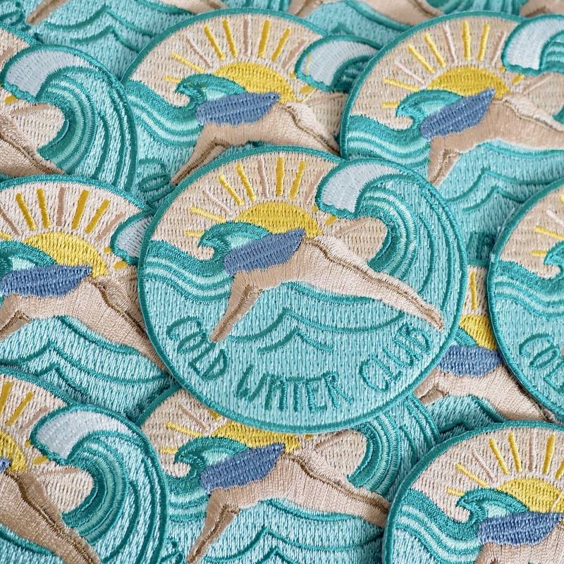 Wild Schwimmen Bügelbild Cold Water Club Schwimmer Geschenk Wild Schwimmen Bügelbild Cold Water Club Schwimmer Geschenk von TheBlackPugPress