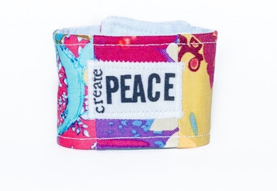 Inspirierende Armband, Segnung Band ©, Secret Message Create Peace Cuff, Inspirational Jewelry, Quote Inspiration Cuff von TheBlessingBand