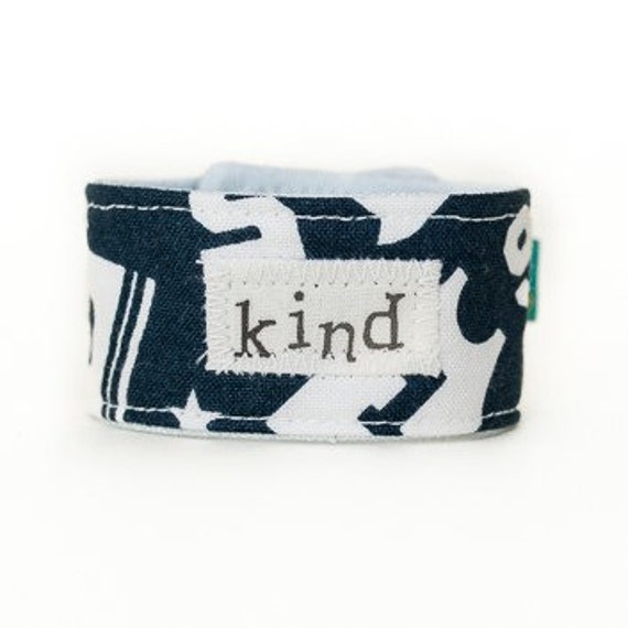 Kinderarmband, Kinder-Inspirierendes Armband, Manschettenarmband Für Kinder, Stoffarmband, Blue Sporty Kind Kid " S Blessing Band © von TheBlessingBand