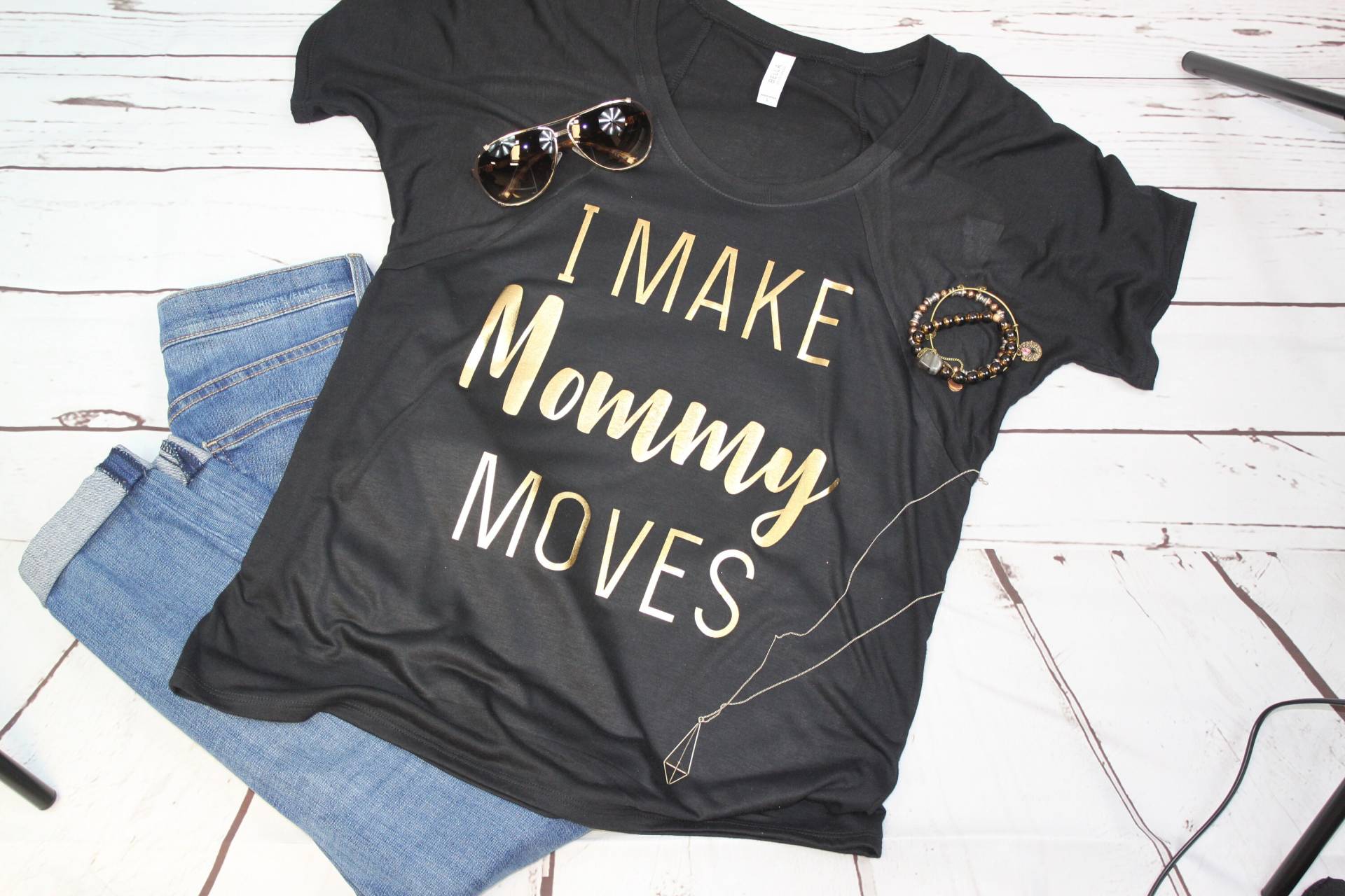 Ich Mache Mama Bewegt - Flowy Raglan T-Shirt Goldfolie von TheBlingLabOC