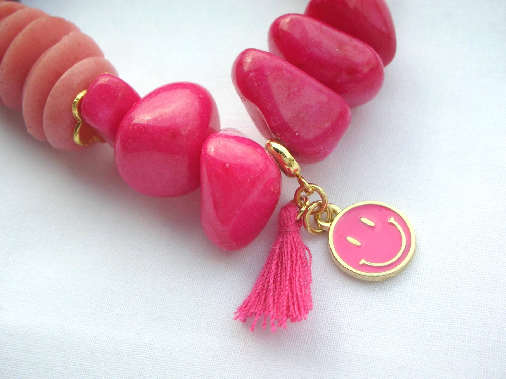 Armband Armreif Armkettchen Facettierter Achat Koralle Gautama Buddha Nuggets Messing Fair Trade Ghana Glasperlen Edelsteine Pink Fuchsia Armband Armreif Armkettchen Facettierter Achat Koralle Gautama Buddha Nuggets Messing Fair Trade Ghana Glasperlen Edelsteine Pink Fuchsia von TheBlingOffice