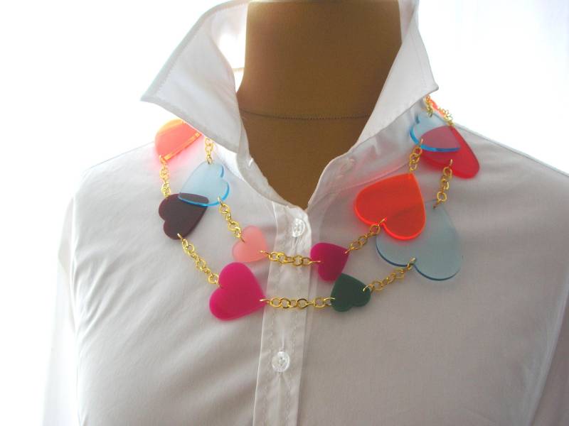 Kette Collier Halskette Endloskette Loop Herzen Herzchen Lasercut Acrylglas Acryl Alu Gold Bunt Blau Bordeaux Grün Rosa Rot Theblingoffice von TheBlingOffice