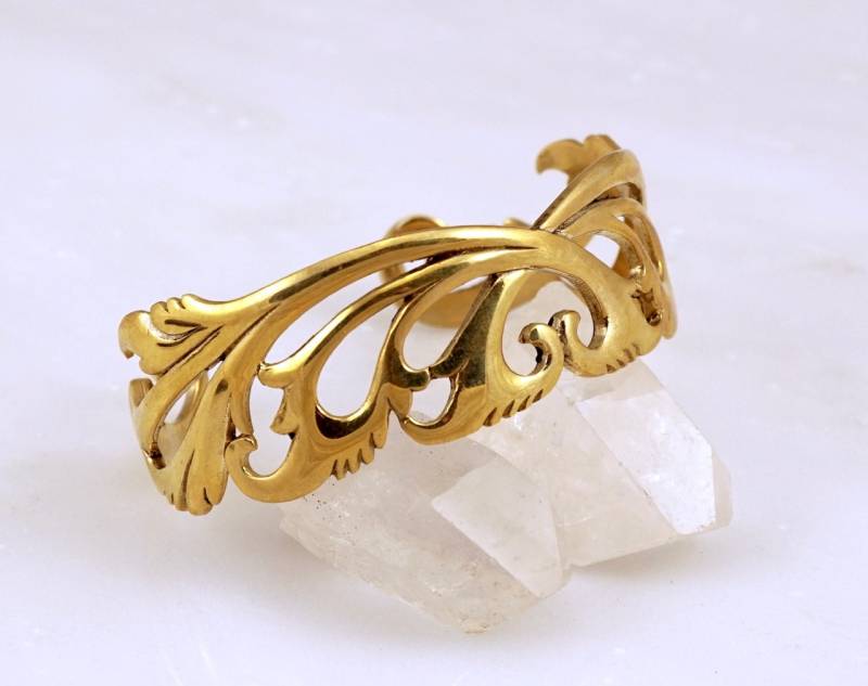 Manschetten Armband - Jugendstil Goldfarbener Slip-On Statement Armreif Aus Messing | B132 von TheBlissfulCo