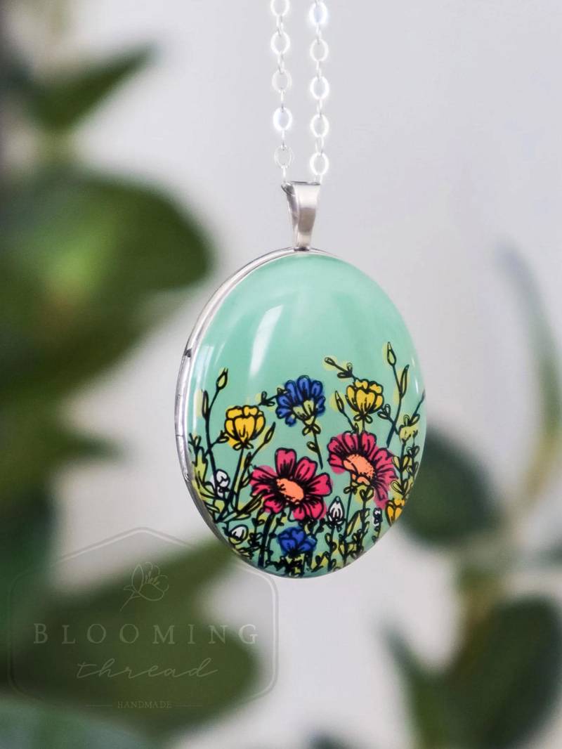 Große Oval Sterling Silber Medaillon - Emaille Gänseblümchen Blume Halskette von TheBloomingThread