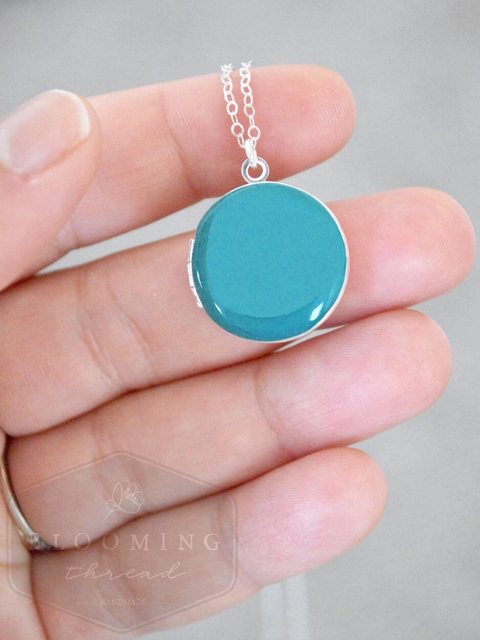 Runde Foto Locket - Benutzerdefinierte Charme Farbe Runde Foto Locket - Benutzerdefinierte Charme Farbe von TheBloomingThread