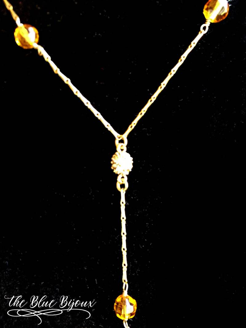 Monet Goldfarbene Lavalier-Halskette Strass-Kristallperlen, 40 cm Monet Goldfarbene Lavalier-Halskette Strass-Kristallperlen, 40 cm von TheBlueBijoux