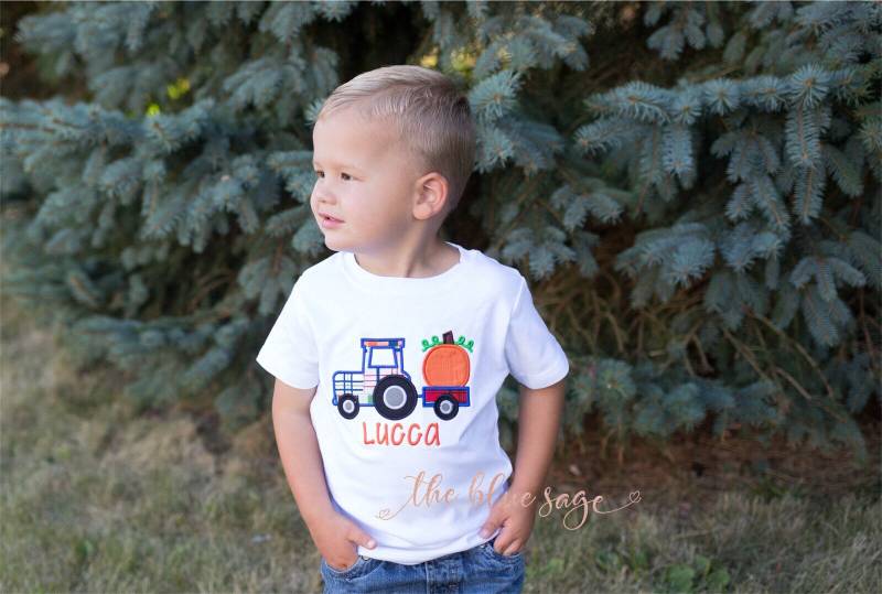 Personalisierter Jungen Kürbis Traktor Body Oder Shirt von TheBlueSage