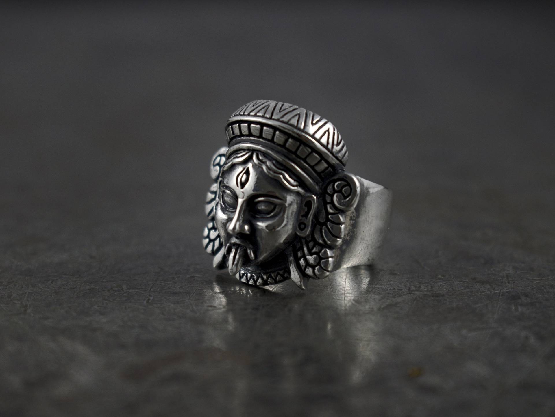 Dea Kali Anello Argento925 Kali Göttinnenkopfring in Silber 925 Dea Kali Anello Argento925 Kali Göttinnenkopfring in Silber 925 von TheBluesComes