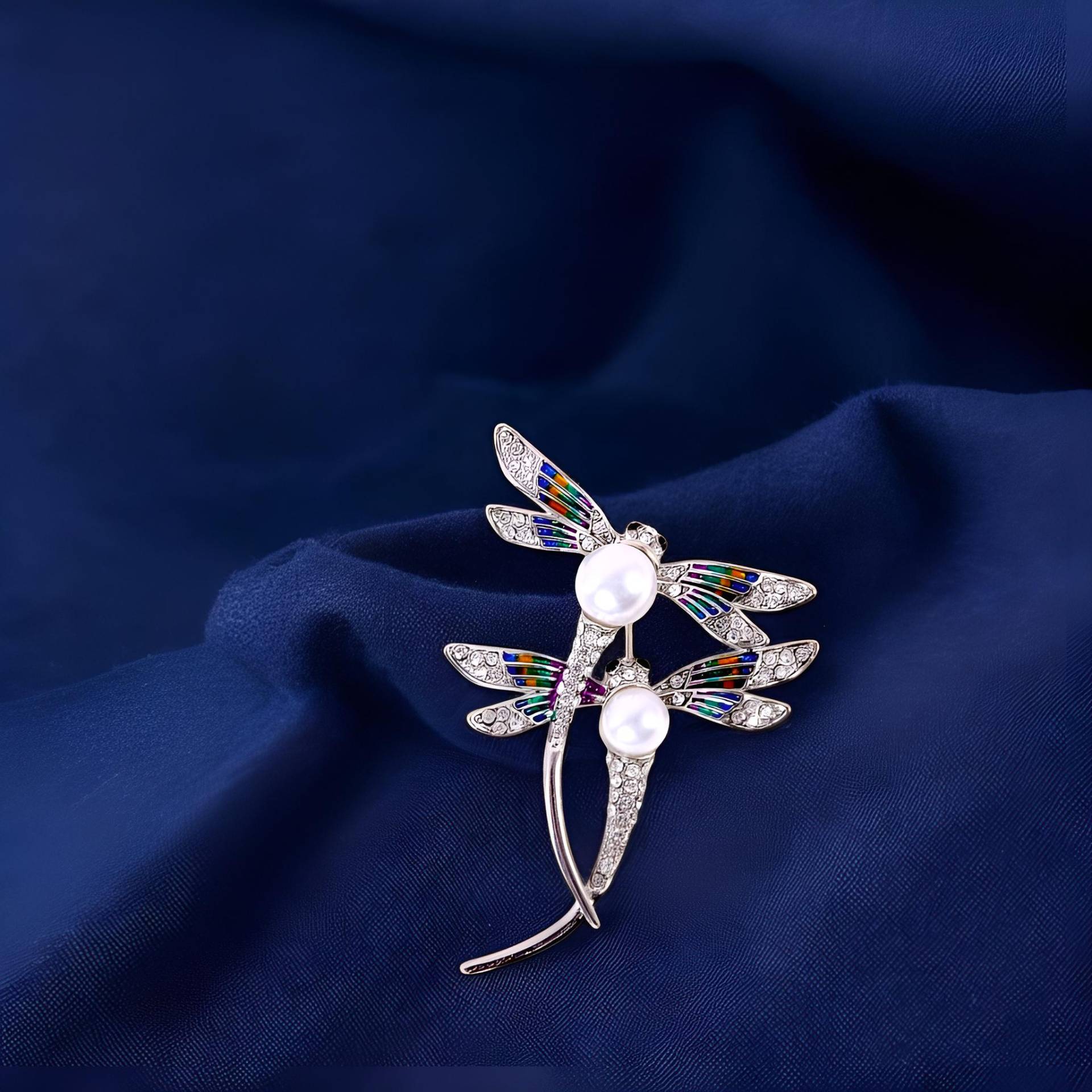 Funkelnde Kristall Libellen Brosche Vintage Stil Regenbogen Pin Brosche Funkelnde Kristall Libellen Brosche Vintage Stil Regenbogen Pin Brosche von TheBohemianJewellery