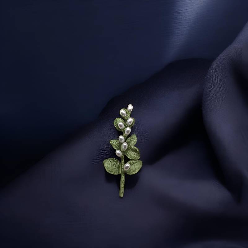 Olivgrüne Maiglöckchen Perle Pin Brosche Olivgrüne Maiglöckchen Perle Pin Brosche von TheBohemianJewellery