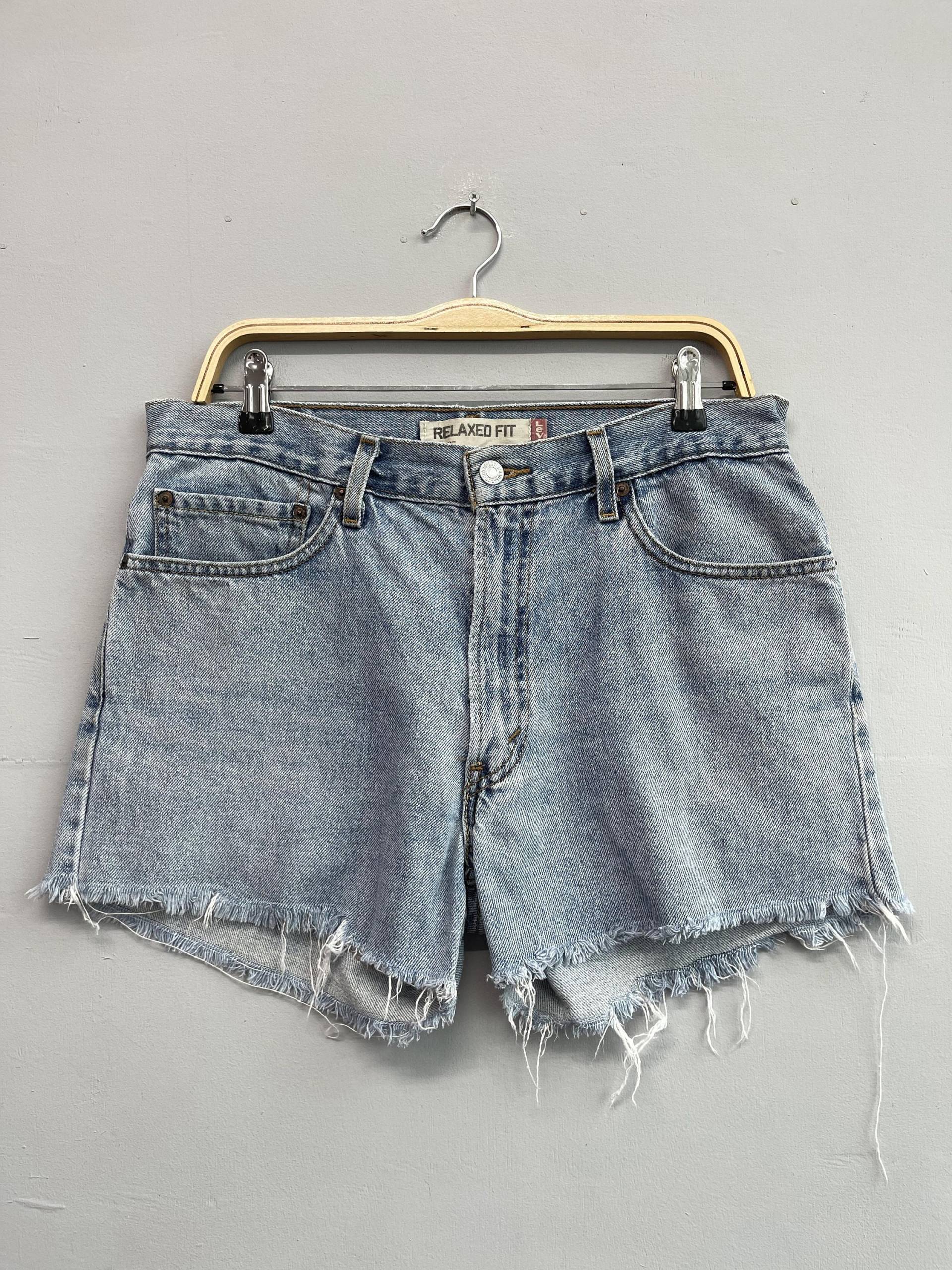 W33 Vintage Distressed Levis 550 Cutoff Jeans Relaxed Fit High Rise Leichte Waschung Denim Boyfriend Lässige Ausgefranste Saum Kurze Größe 33 von TheBottoms