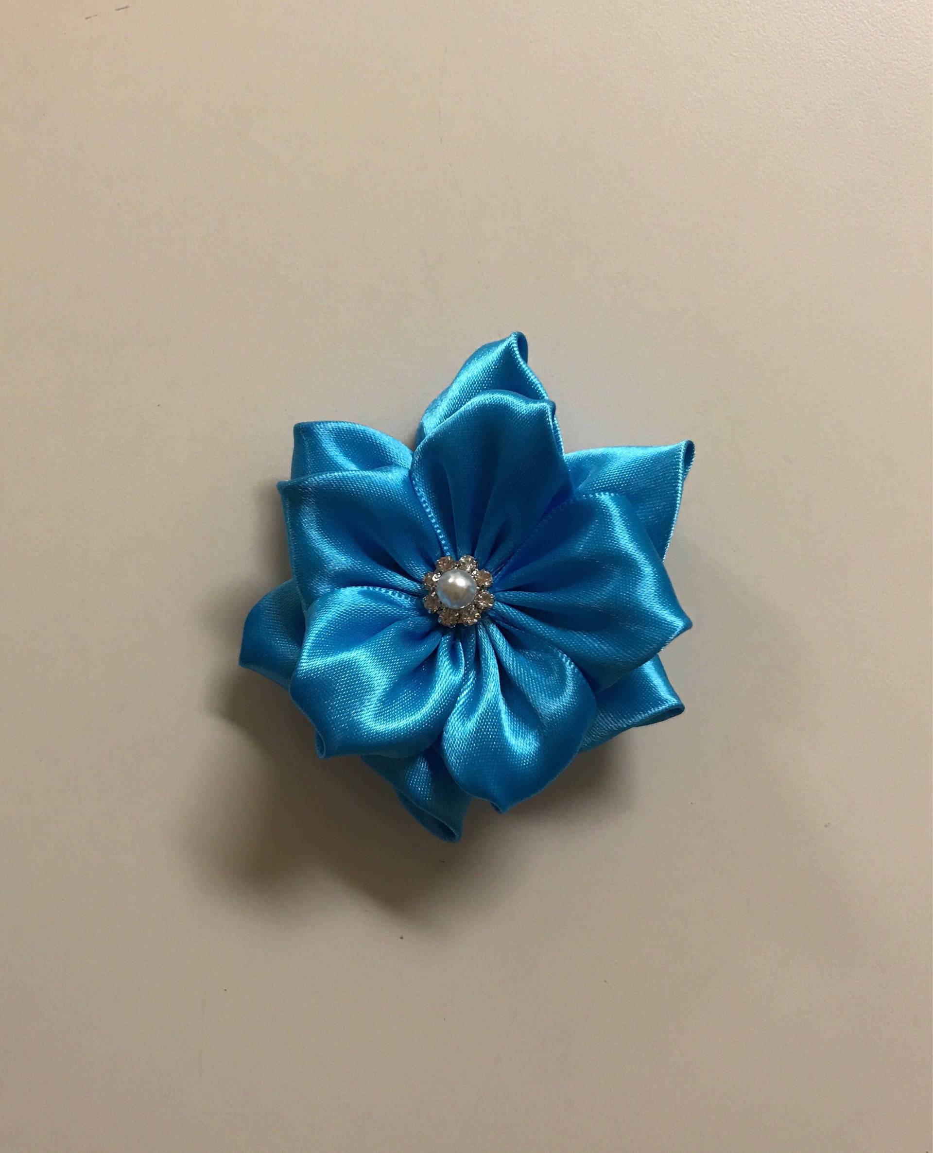 Handgemachter Blumen Ausweishalter Lehrer, Krankenschwester Geschenk Handgemachter Blumen Ausweishalter Lehrer, Krankenschwester Geschenk von TheBougiePearl