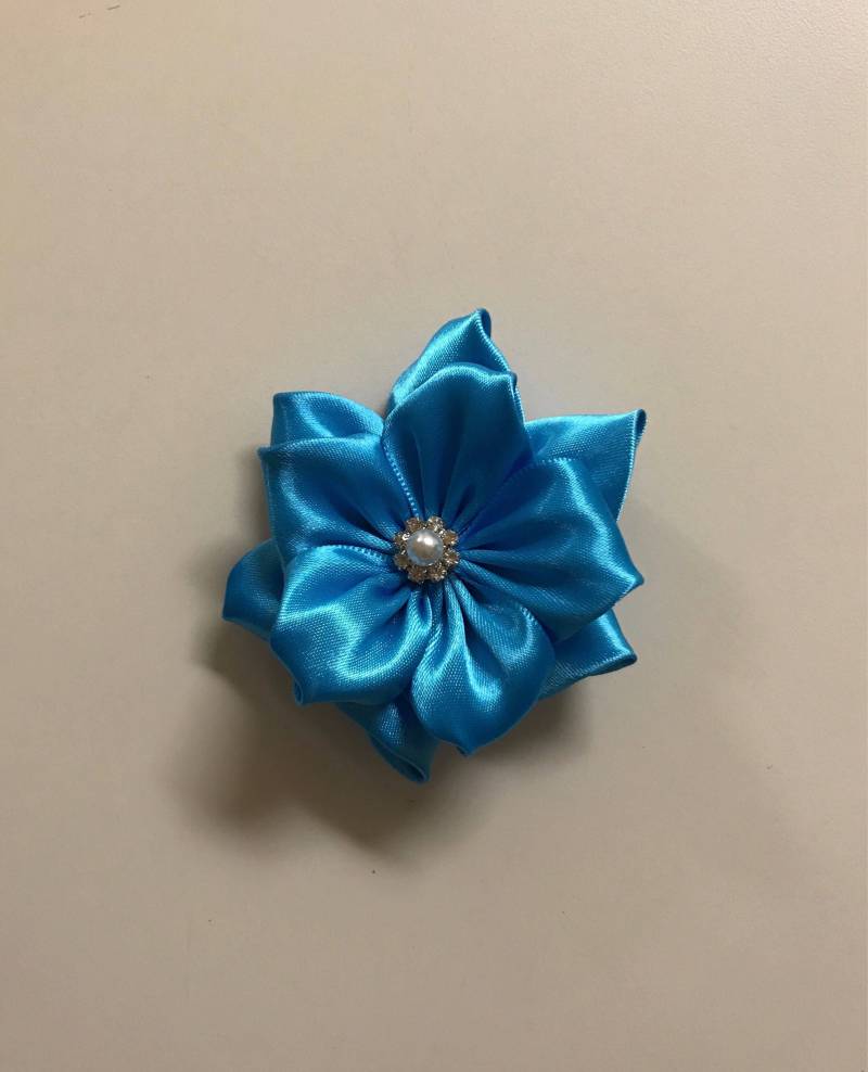 Handgemachter Blumen Ausweishalter Lehrer, Krankenschwester Geschenk Handgemachter Blumen Ausweishalter Lehrer, Krankenschwester Geschenk von TheBougiePearl