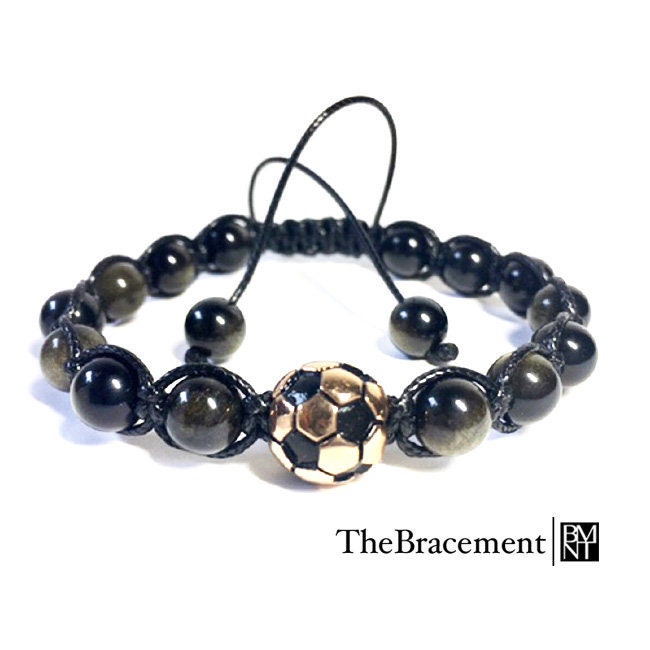 Handgefertigtes Fußball Makramee Verstellbares Perlenarmband - 8 Mm Runder Goldener Glanz-Obsidian Edelstahl 304 Goldton Fußball-Charme Handgefertigtes Fußball Makramee Verstellbares Perlenarmband - 8 Mm Runder Goldener Glanz-Obsidian Edelstahl 304 Goldton Fußball-Charme von TheBracement