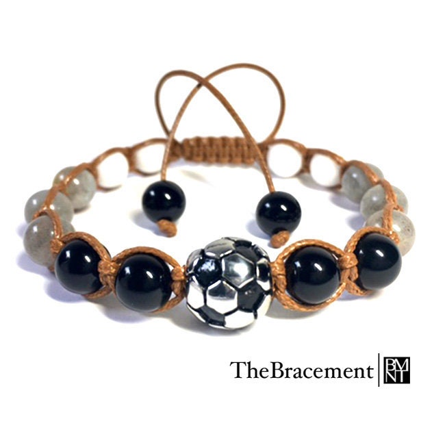 Handgefertigtes Fußball-Makramee-Verstellbares Perlenarmband - 8 Mm Runder Labradorit, Onyx, Weiße Jade 304 Edelstahl-Silber-Fußball-Anhänger Handgefertigtes Fußball-Makramee-Verstellbares Perlenarmband - 8 Mm Runder Labradorit, Onyx, Weiße Jade 304 Edelstahl-Silber-Fußball-Anhänger von TheBracement