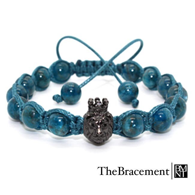 Handgefertigtes Gekrönter Löwe Makramee Perlen Armband - 8 Mm Blau Apatit Edelsteine Lion Micro Pave Cz Charm Handgefertigtes Gekrönter Löwe Makramee Perlen Armband - 8 Mm Blau Apatit Edelsteine Lion Micro Pave Cz Charm von TheBracement